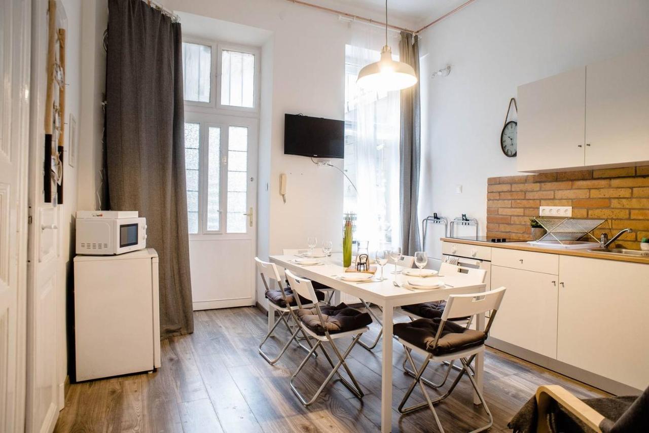 Comfy, Renewed 3 Bedroom Apt In Center 布达佩斯 外观 照片