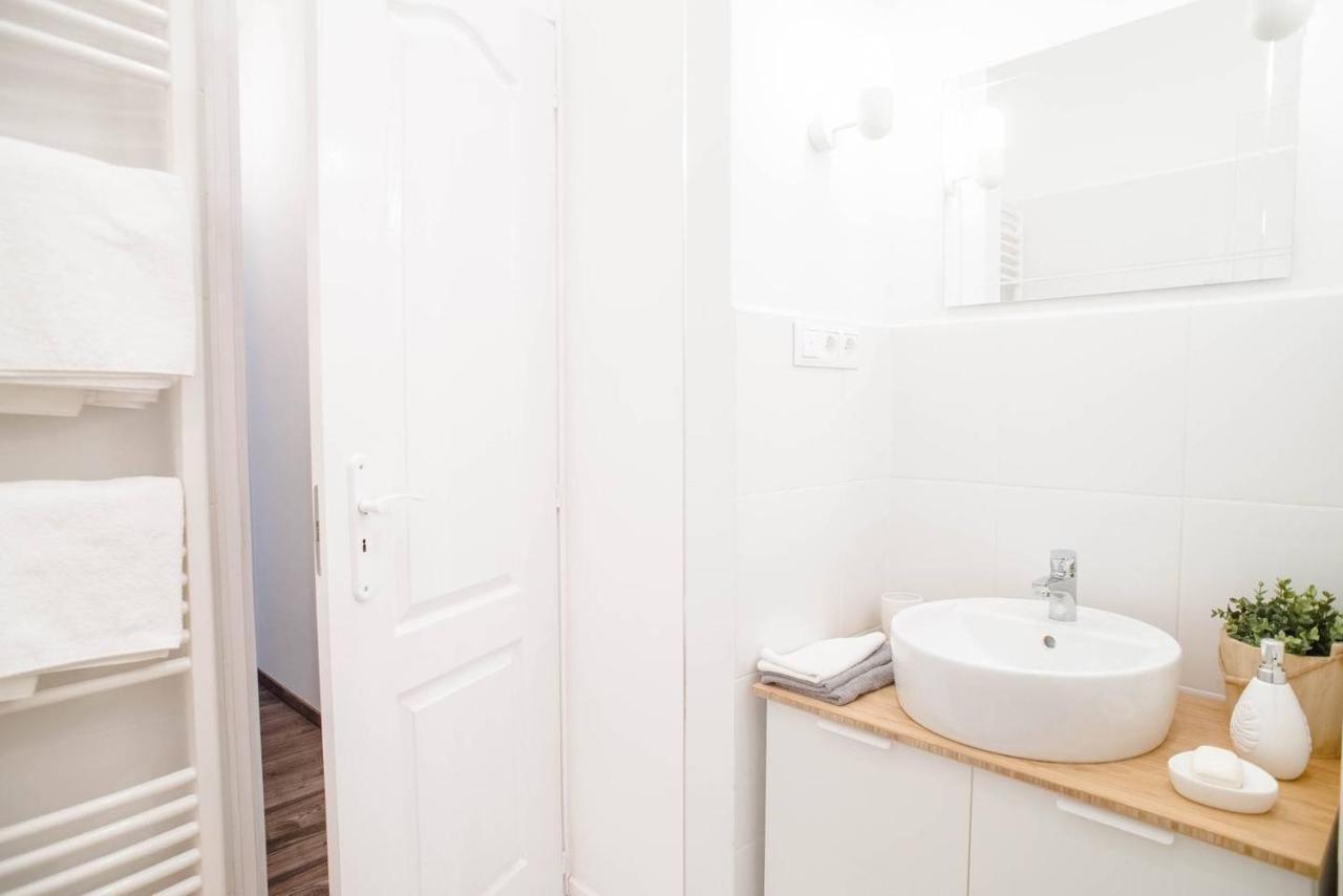 Comfy, Renewed 3 Bedroom Apt In Center 布达佩斯 外观 照片